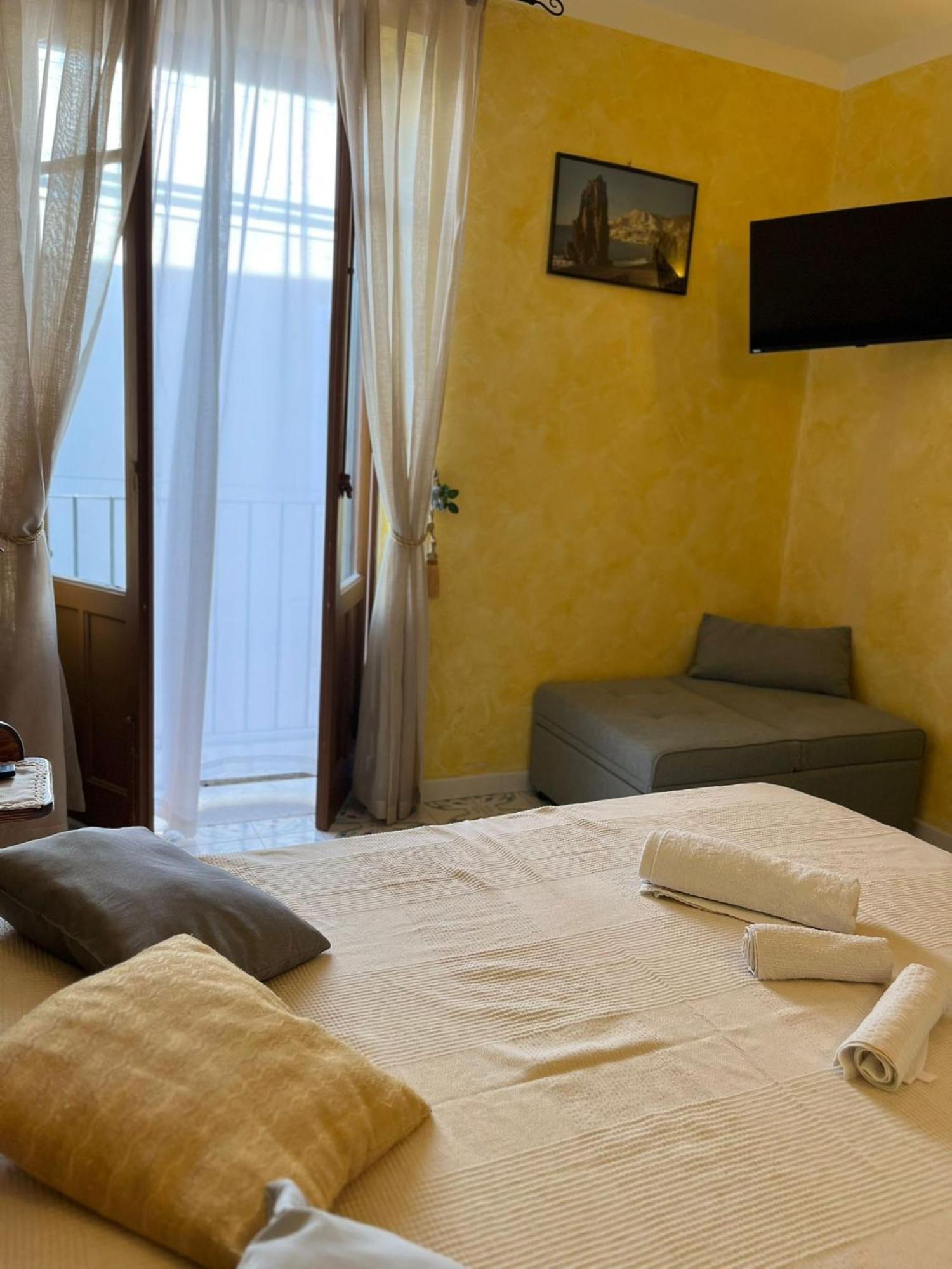 Casa Vacanze Central Cincotta Lipari  Room photo